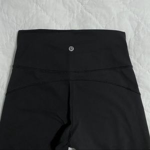 Lululemon In-Movement Tight Size 6 in Black